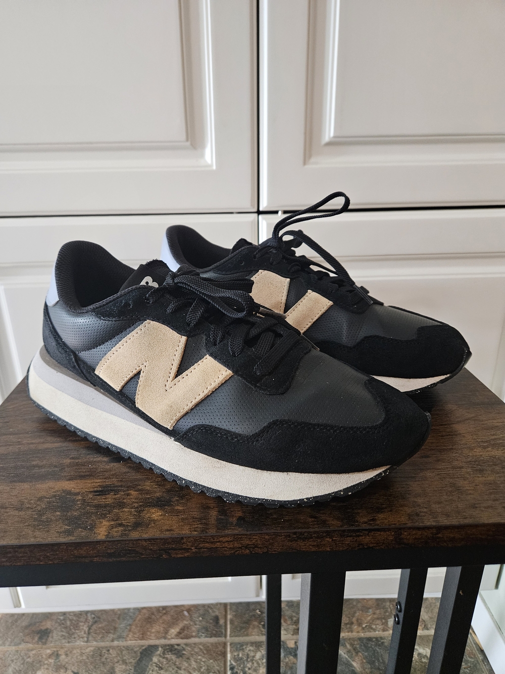 New Balance Women's 237 Black Beige Suede Casual Athletic Sneakers Comfy Retro - Picture 3 of 7
